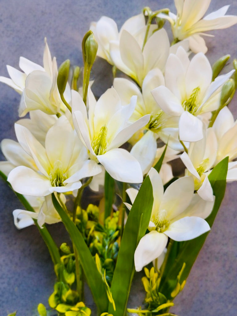Black pot with lilies PD-223