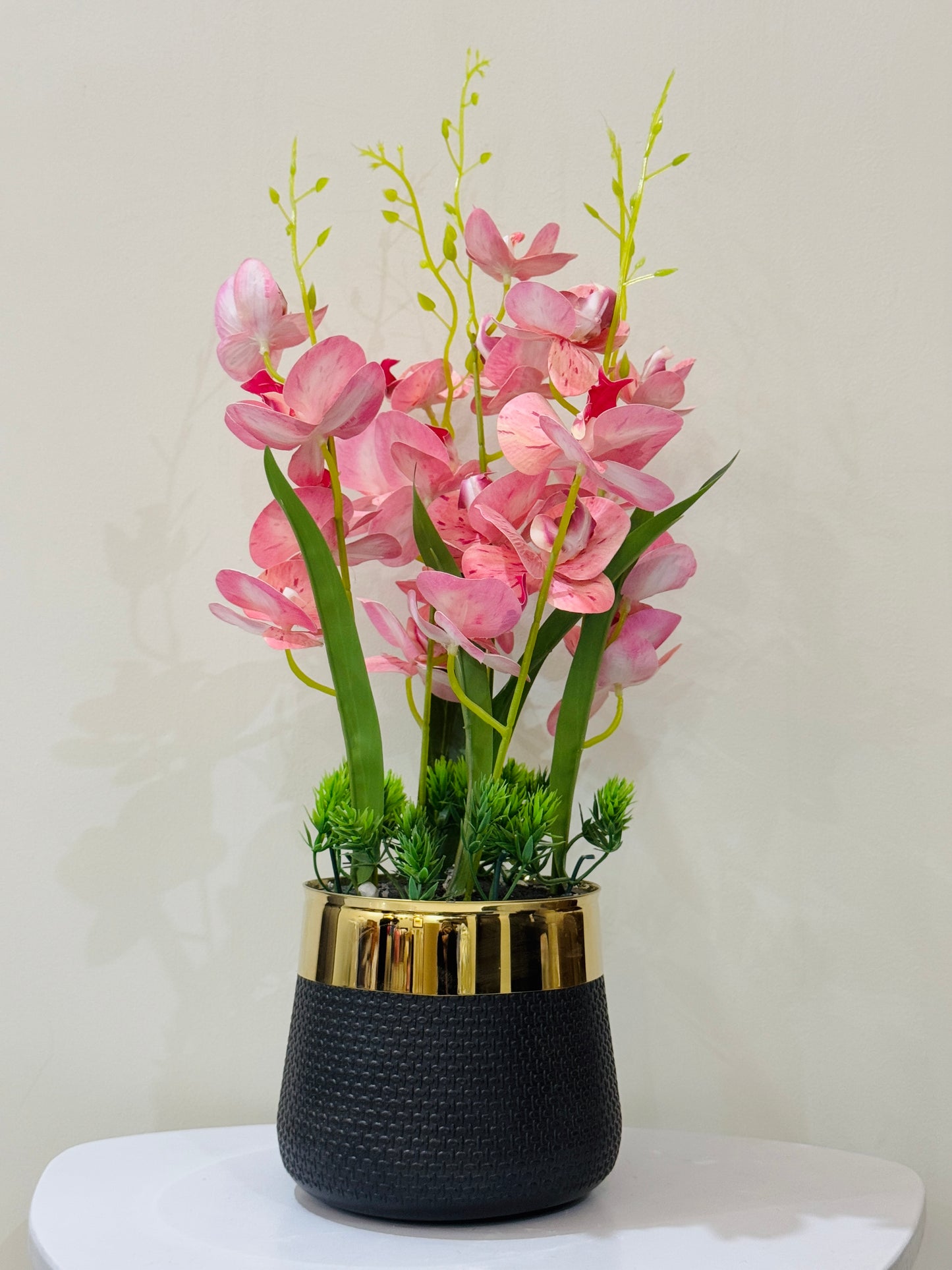 Black pot with Orchids PD-211