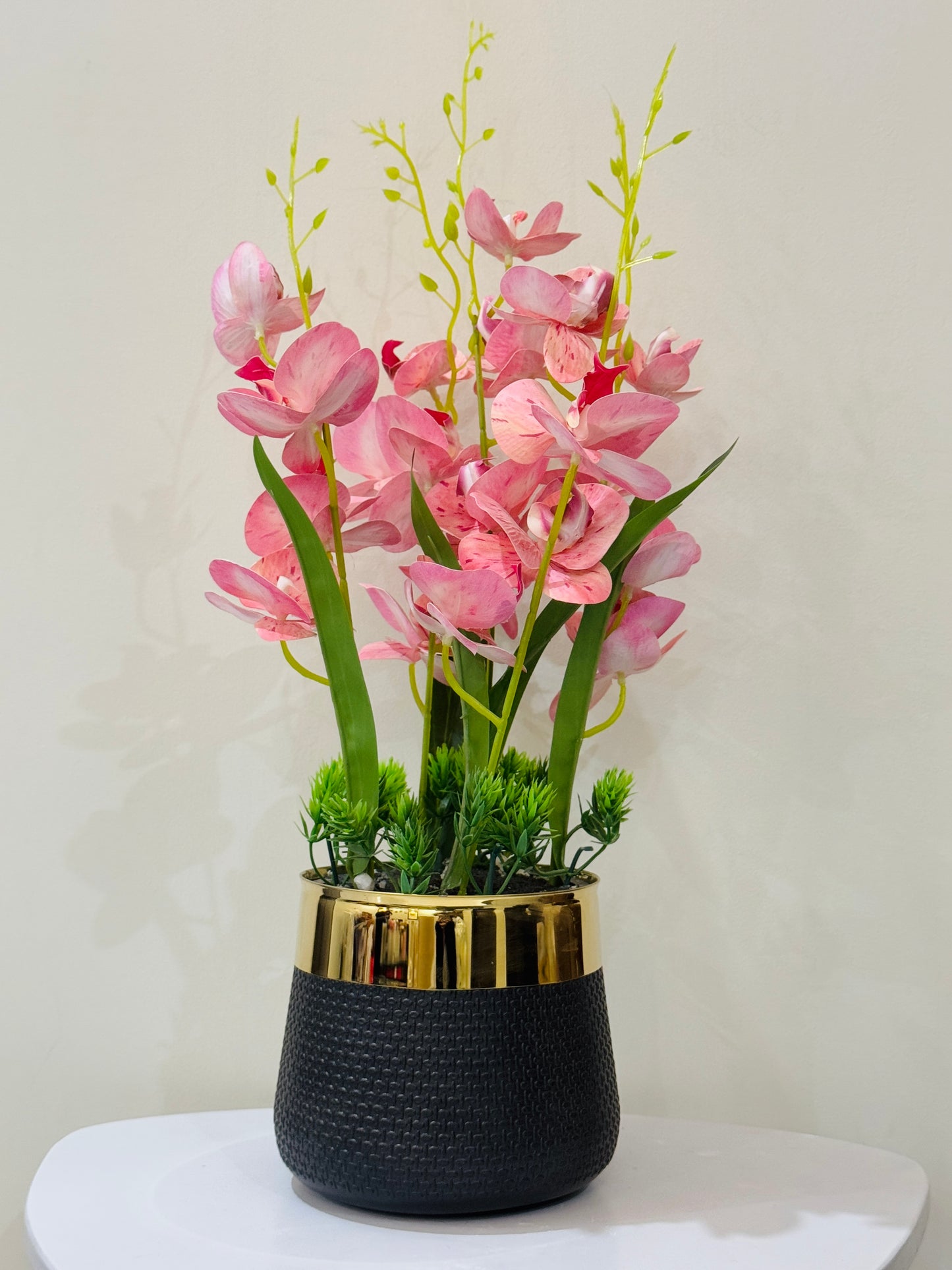 Black pot with Orchids PD-211