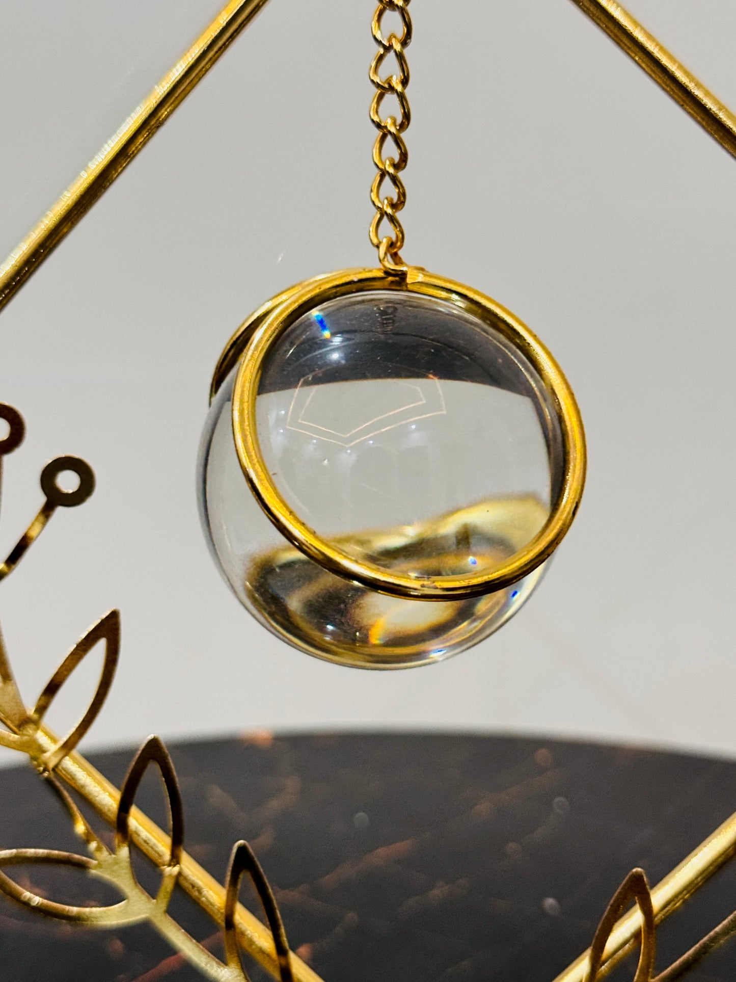 Metallic Heavy Ball Golden Table Stand TA-123