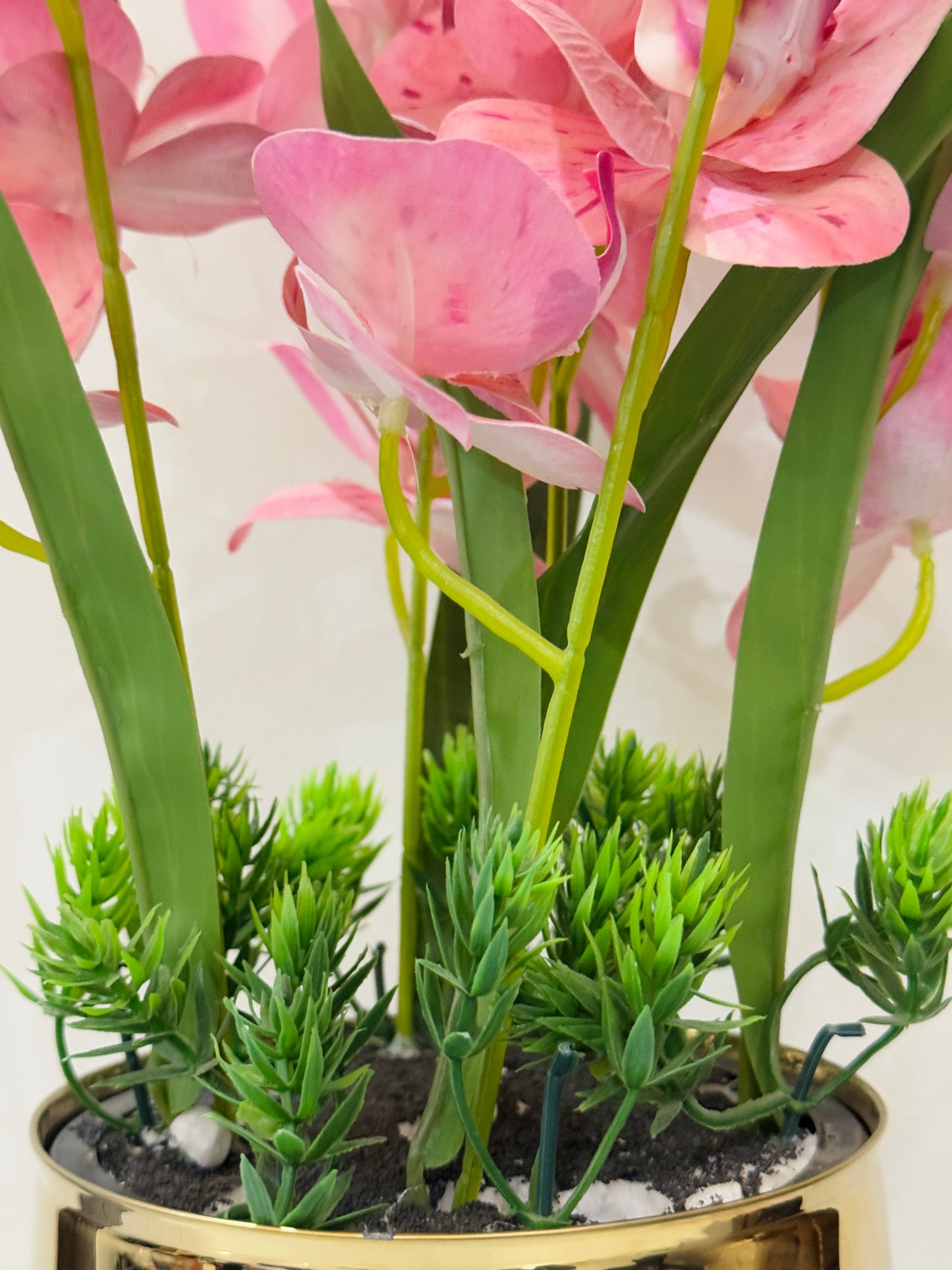Black pot with Orchids PD-211