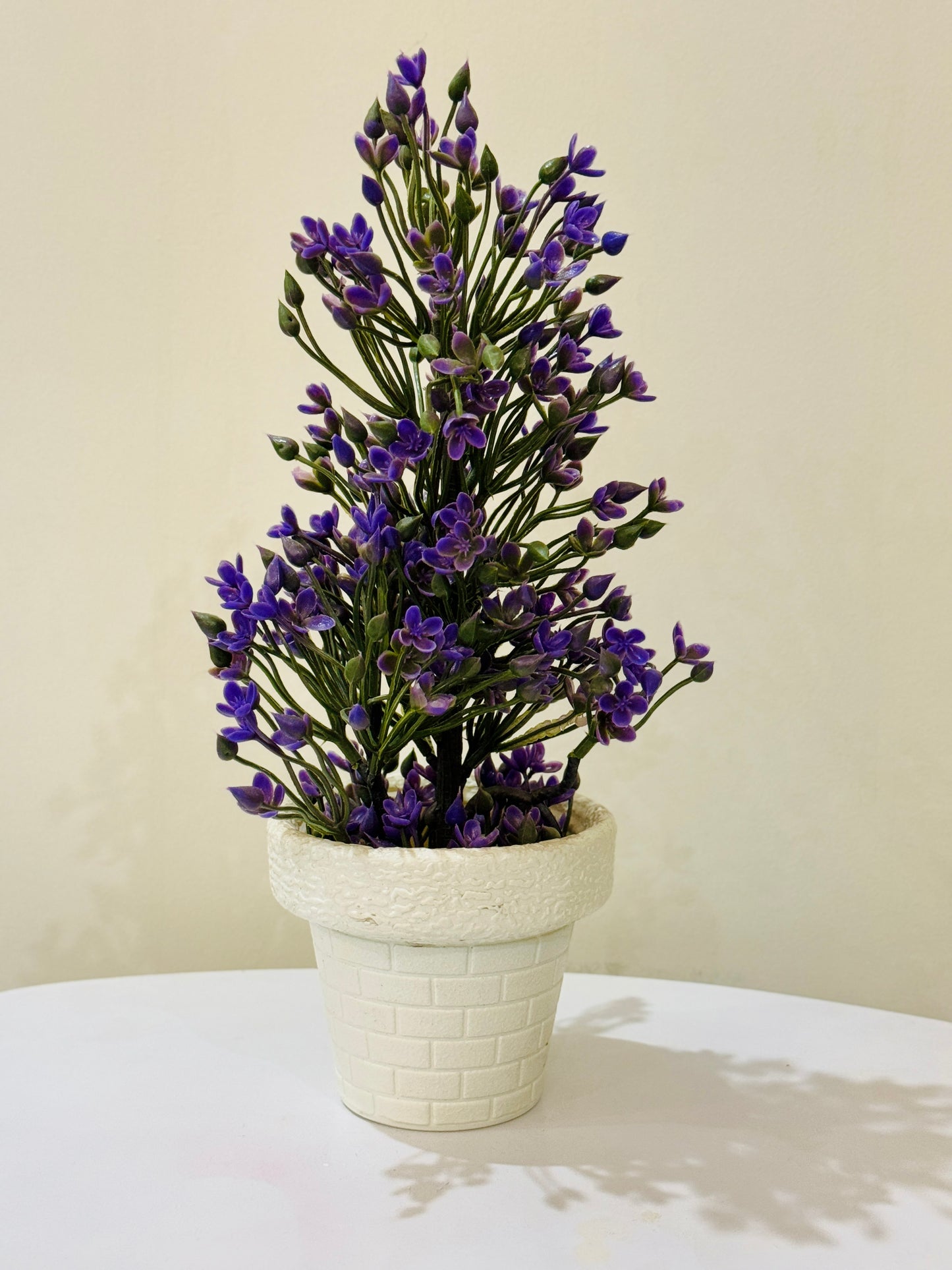 Medium white pot with plant PD-226