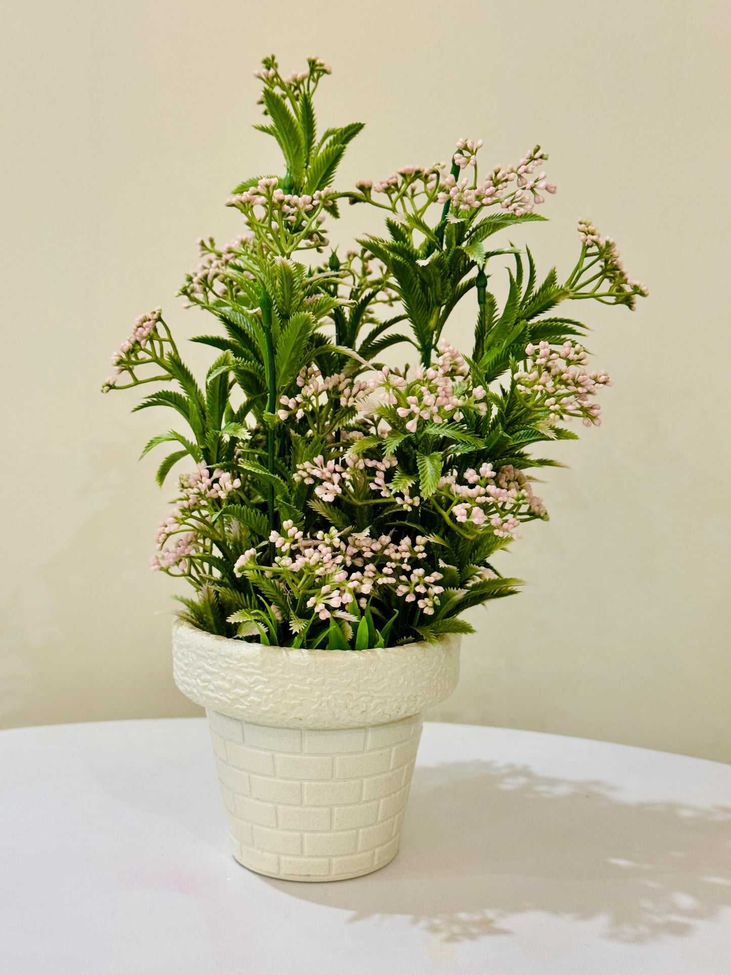 Medium white pot with plant PD-226