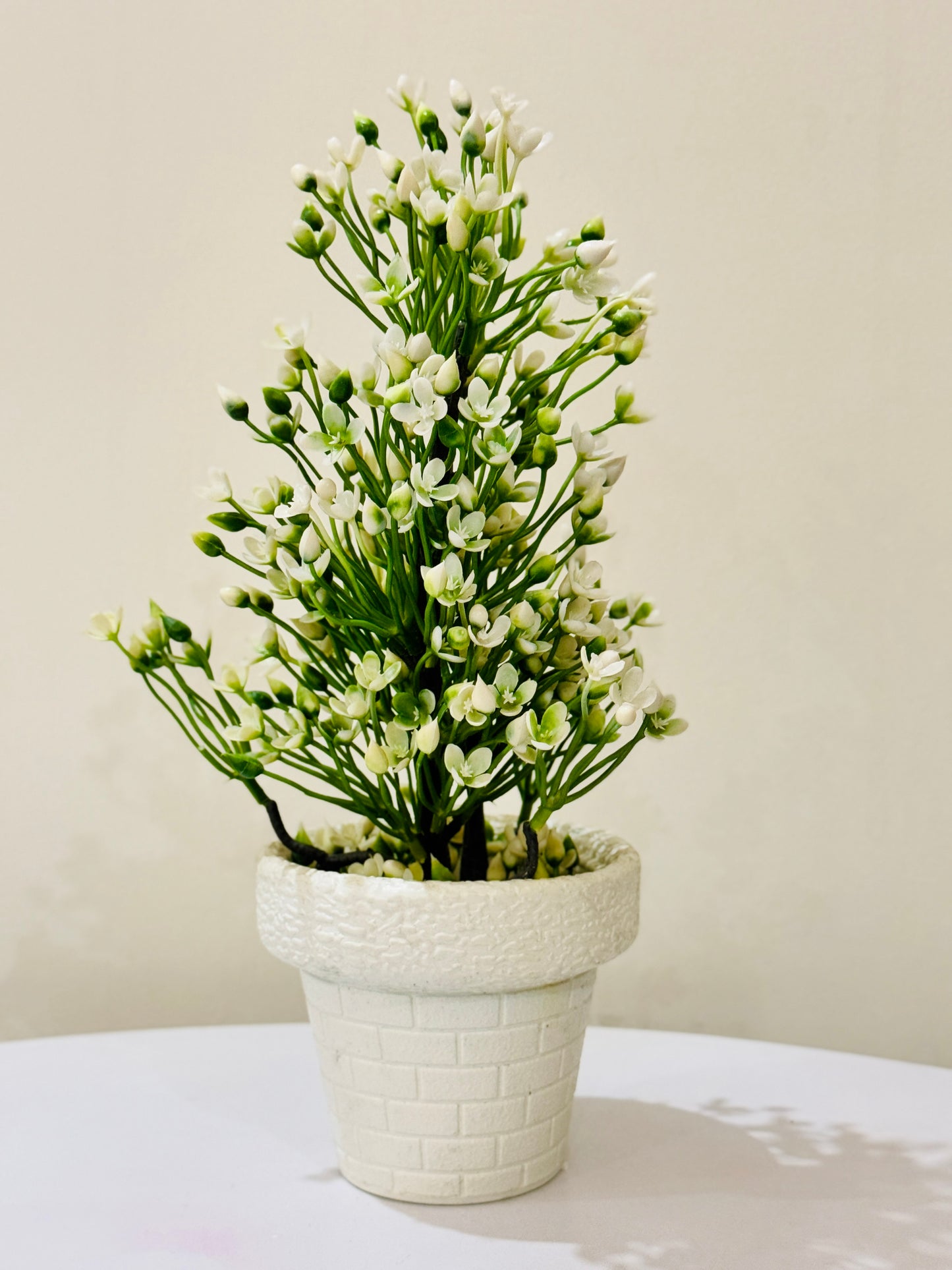 Medium white pot with plant PD-226